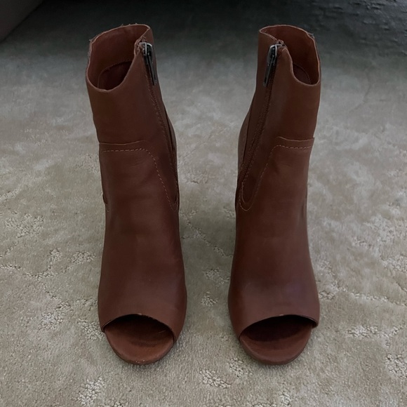 STEVE MADDEN Open Toe Booties. - Picture 4 of 10
